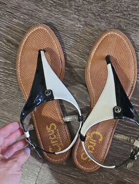 Circus by Sam Edelman Black and White Patent Thong Sandals